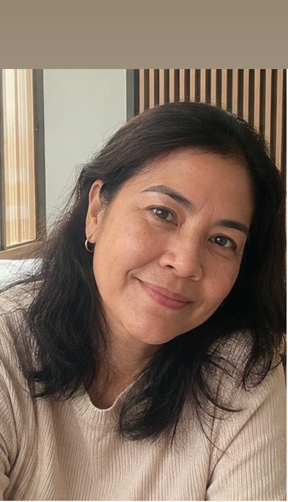 Placeholder customer photo — Maria S., 42, Quezon City